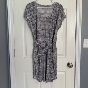 Super Comfy T-shirt Dress with Pockets! Gray stripe Sonoma XL tie waist